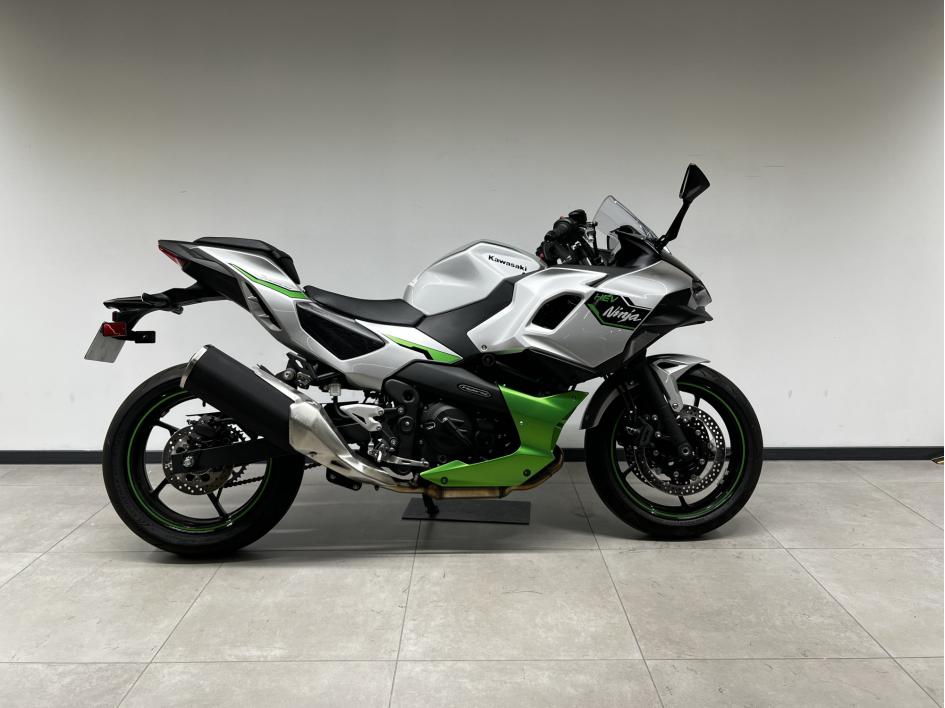 KAWASAKI Ninja 7 Hybrid / 2024 / 151 km