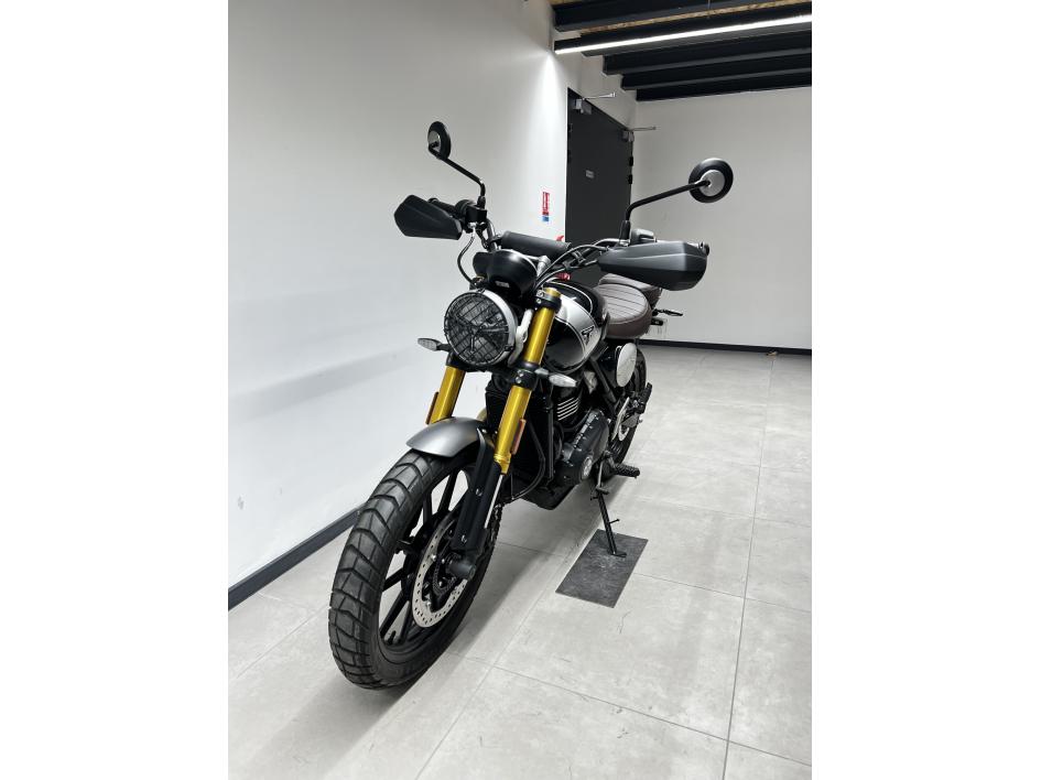 TRIUMPH Scrambler 400 X /2024/ black metal 