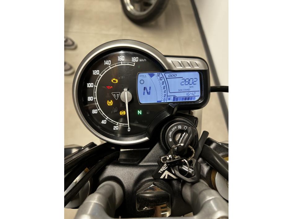 TRIUMPH Scrambler 400 X /2024/ black metal 