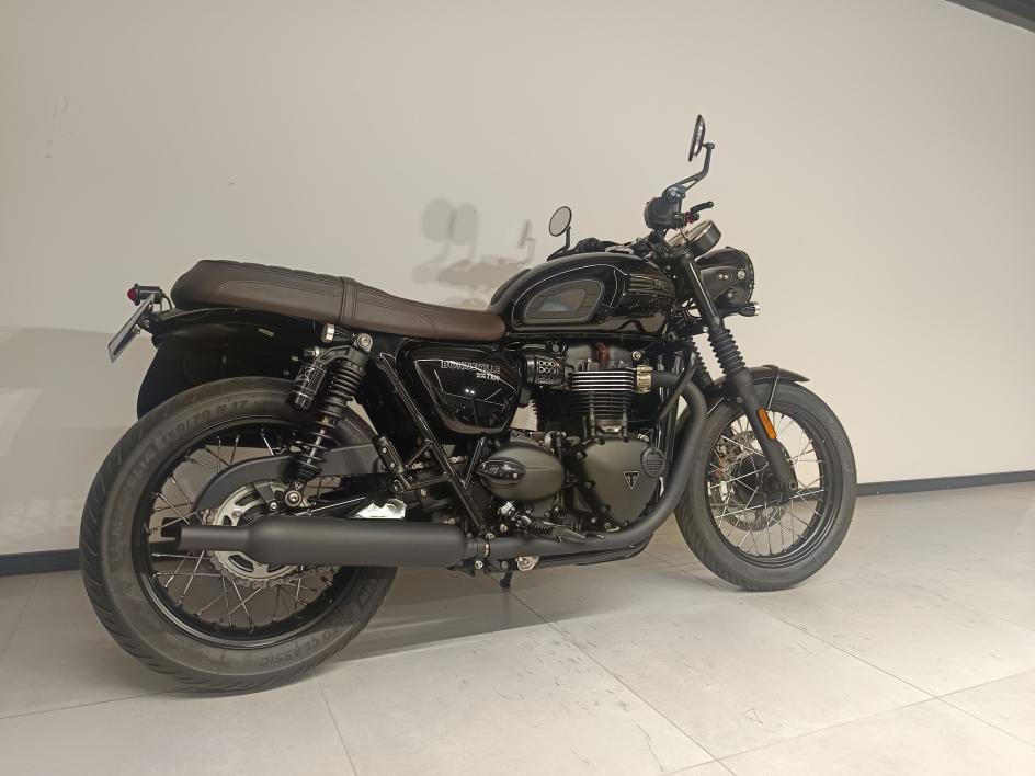 TRIUMPH BONNEVILLE T100 BLACK A2