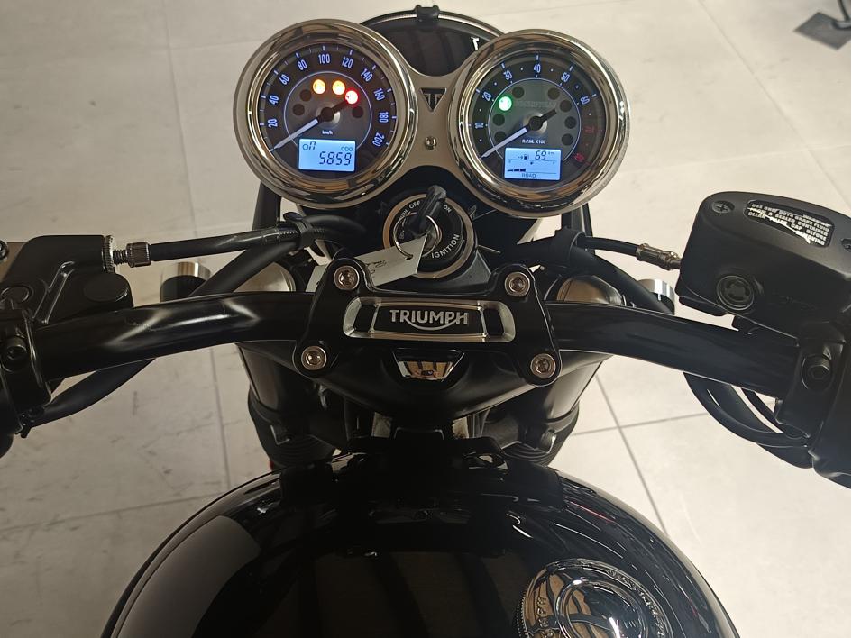 TRIUMPH BONNEVILLE T100 BLACK A2