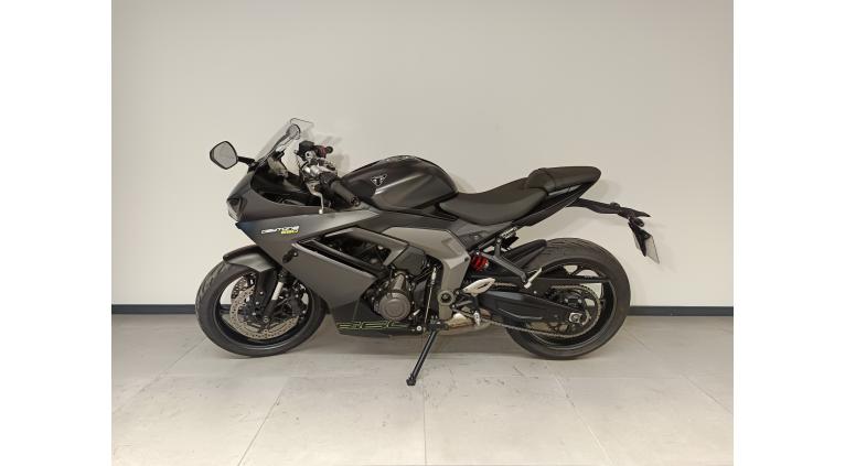 TRIUMPH 	DAYTONA 660