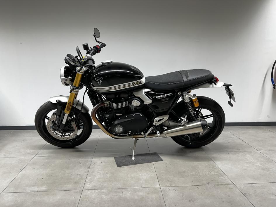 TRIUMPH SPEED TWIN 1200 rs /2025 / 990km