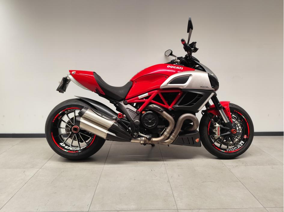 DUCATI DIAVEL 1200 RED / 2012 / 25.758 KM